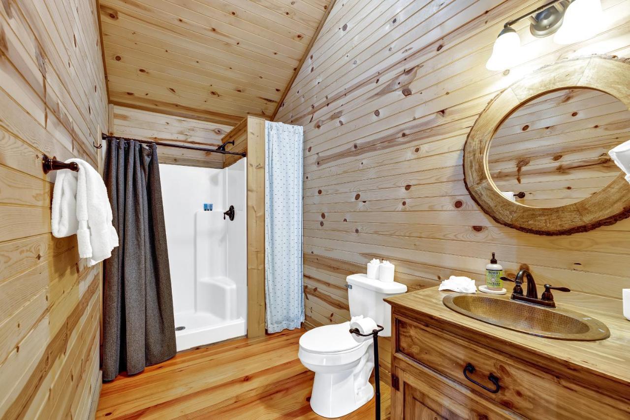 Rocky Ridge Cedar Cabin With Hot Tub & Amazing Views Crabapple المظهر الخارجي الصورة