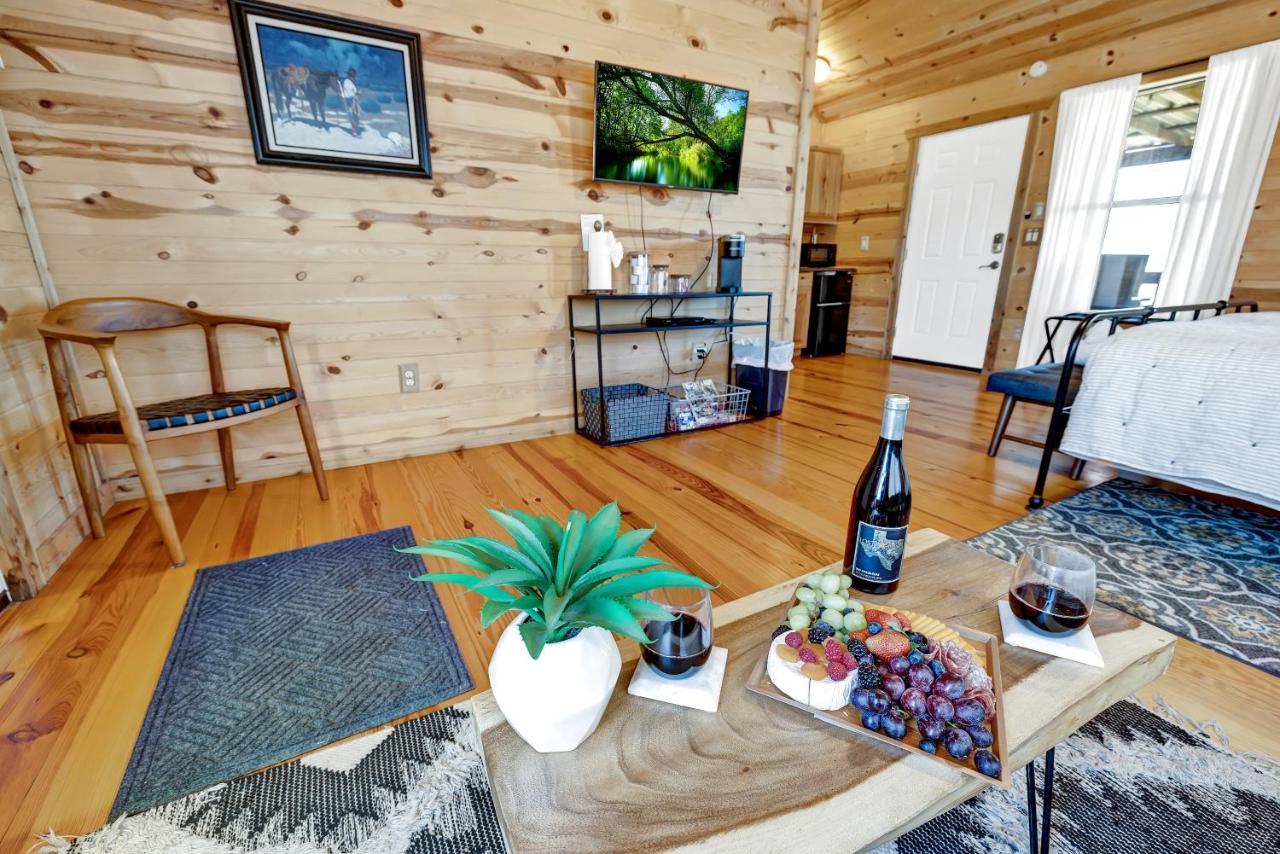 Rocky Ridge Cedar Cabin With Hot Tub & Amazing Views Crabapple المظهر الخارجي الصورة