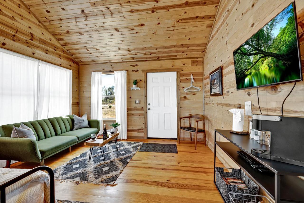 Rocky Ridge Cedar Cabin With Hot Tub & Amazing Views Crabapple المظهر الخارجي الصورة