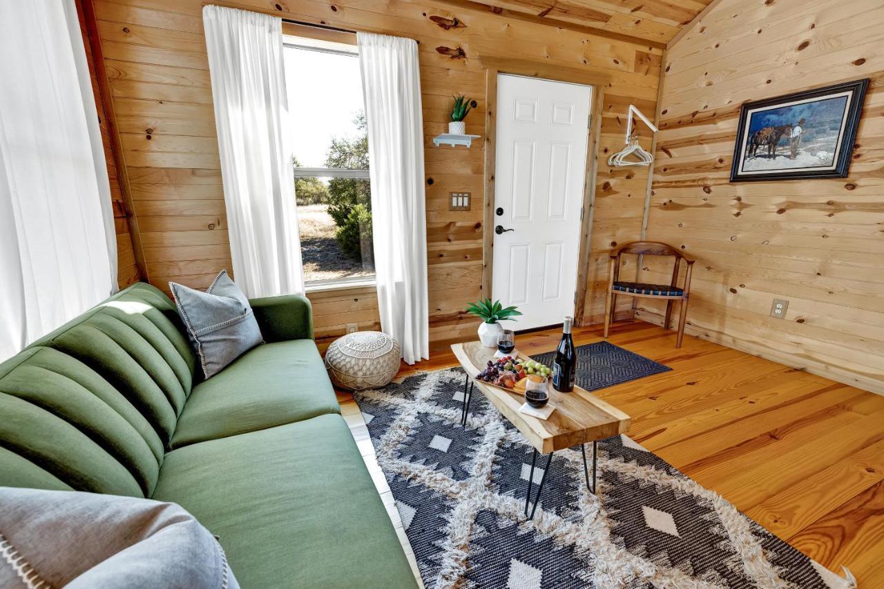 Rocky Ridge Cedar Cabin With Hot Tub & Amazing Views Crabapple المظهر الخارجي الصورة
