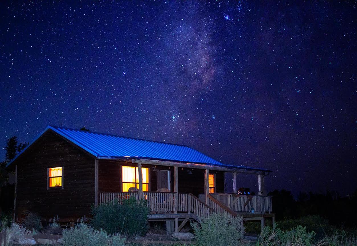 Rocky Ridge Cedar Cabin With Hot Tub & Amazing Views Crabapple المظهر الخارجي الصورة